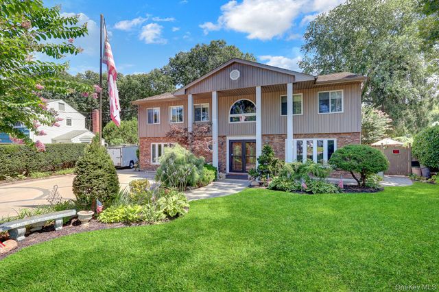 15 Denise Lane, Hauppauge, NY 11788