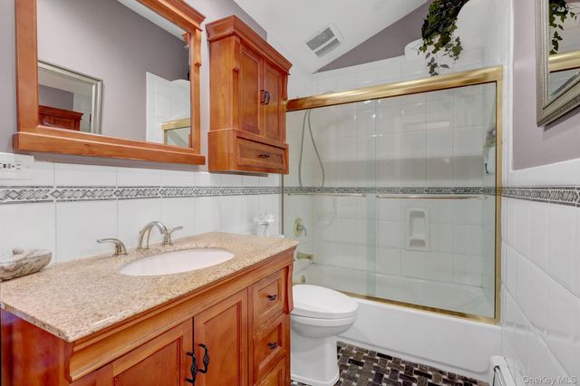 15 Denise Lane, Hauppauge, NY 11788
