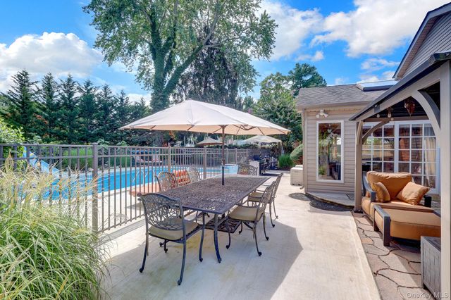 15 Denise Lane, Hauppauge, NY 11788