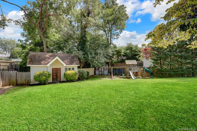 15 Denise Lane, Hauppauge, NY 11788