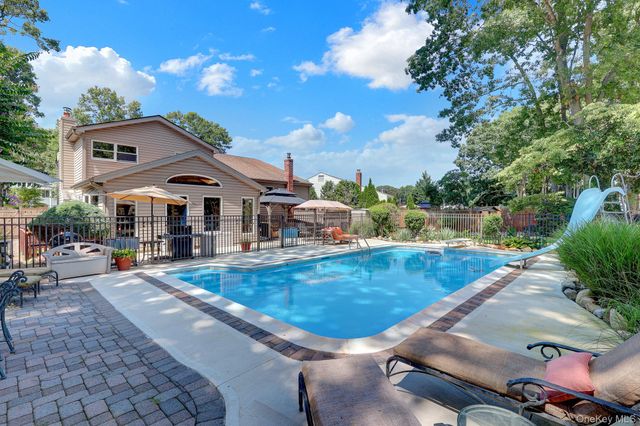 15 Denise Lane, Hauppauge, NY 11788