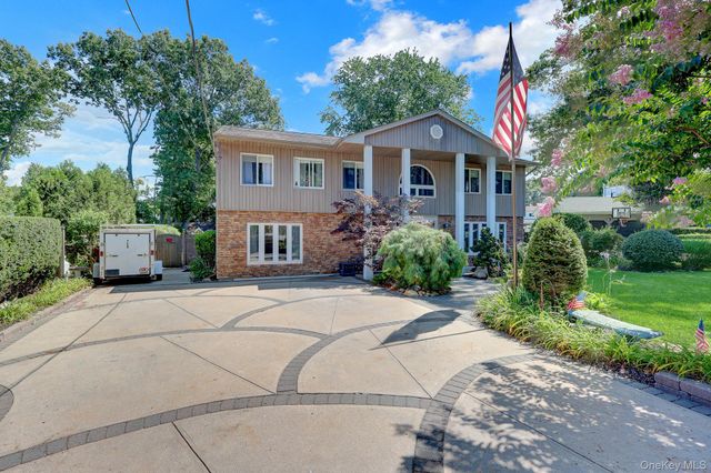 15 Denise Lane, Hauppauge, NY 11788
