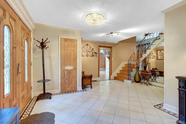 15 Denise Lane, Hauppauge, NY 11788