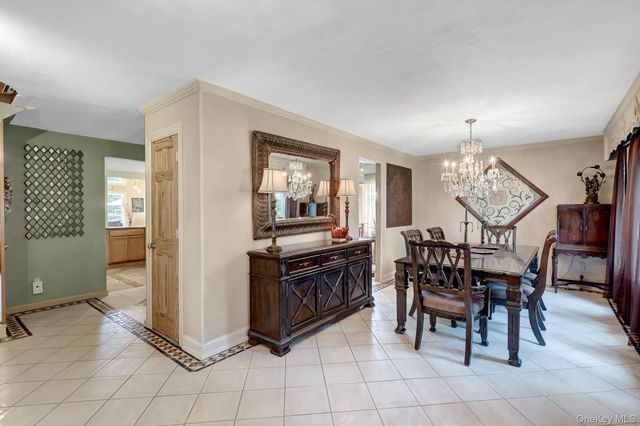 15 Denise Lane, Hauppauge, NY 11788