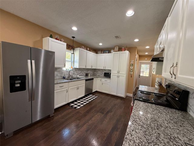 212 W Jordan, Alvin, TX 77511