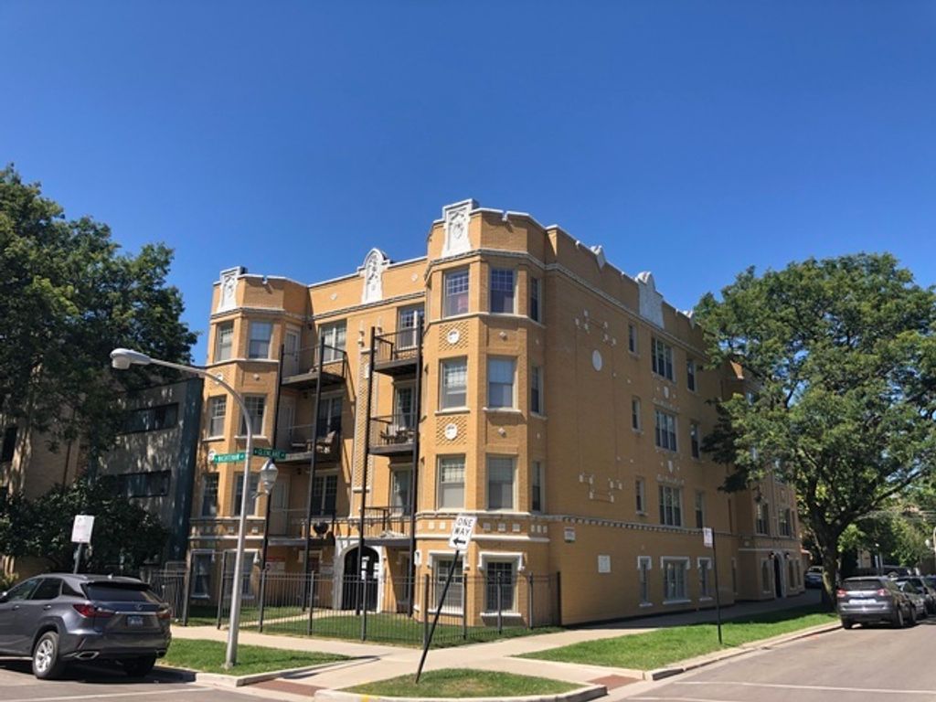 2707 W Glenlake Avenue 3E, Chicago, IL 60659
