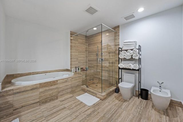 15811 Collins Ave 2002, Sunny Isles Beach, FL 33160