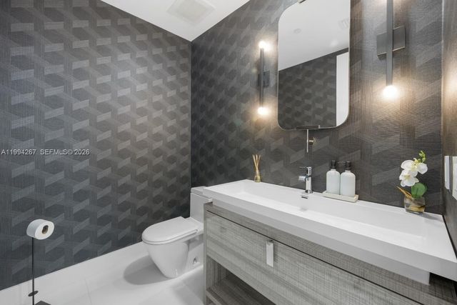 15811 Collins Ave 2002, Sunny Isles Beach, FL 33160