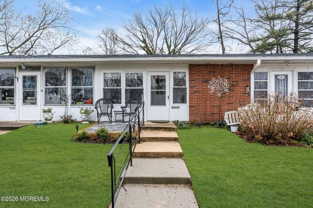 108 Edinburgh Lane C, Lakewood, NJ 08701