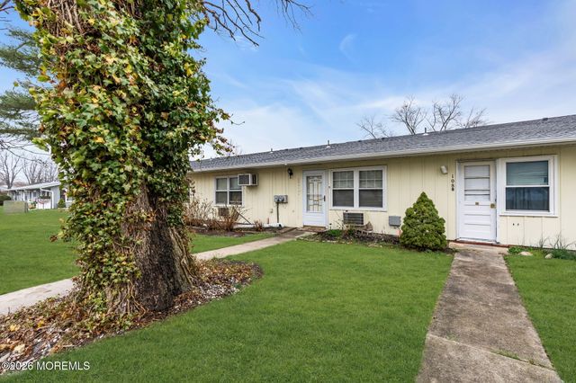 108 Edinburgh Lane C, Lakewood, NJ 08701