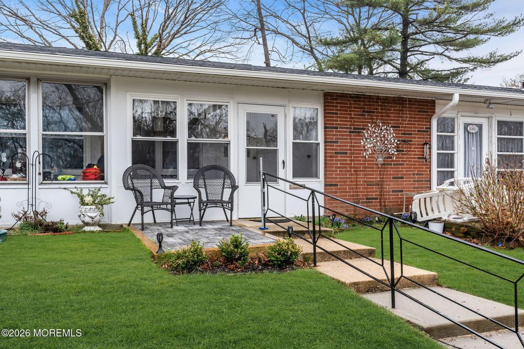 108 Edinburgh Lane C, Lakewood, NJ 08701