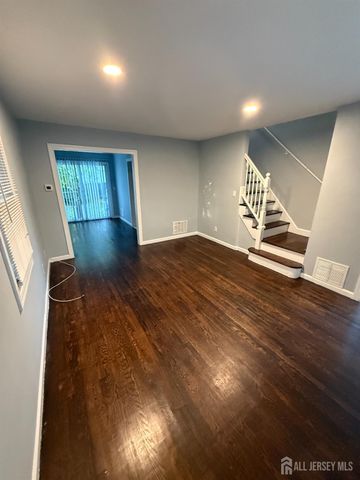 43 Crampton Avenue, Woodbridge Proper, NJ 07095
