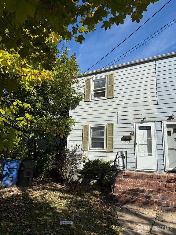 43 Crampton Avenue, Woodbridge Proper, NJ 07095