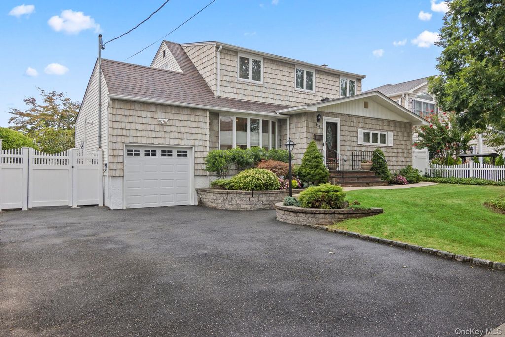 115 N John Street, Massapequa, NY 11758 — exterior