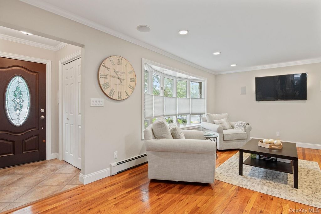 115 N John Street, Massapequa, NY 11758 — photo 3