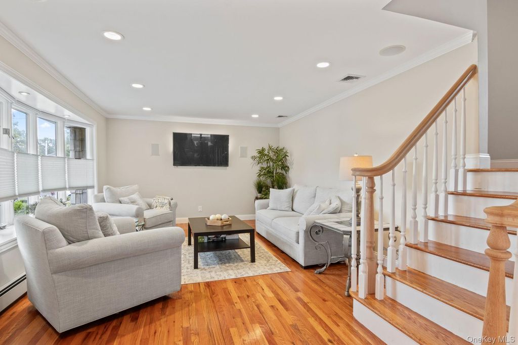 115 N John Street, Massapequa, NY 11758 — photo 4
