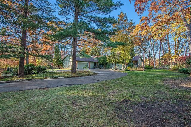 46308 Royal Avenue, New Buffalo, MI 49117