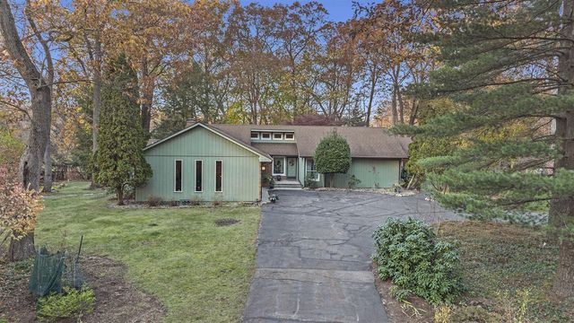 46308 Royal Avenue, New Buffalo, MI 49117