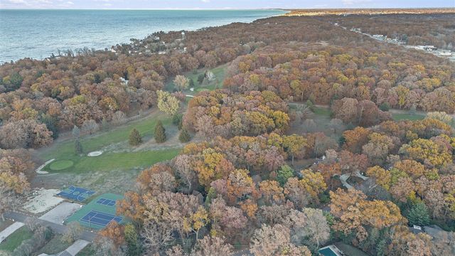 46308 Royal Avenue, New Buffalo, MI 49117