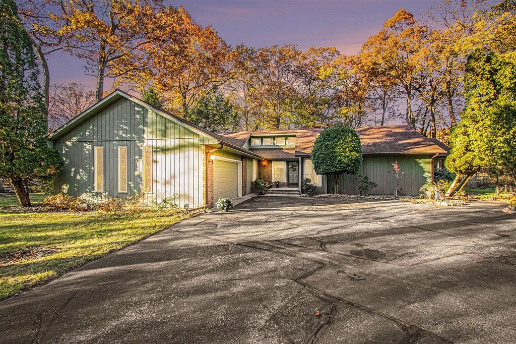 46308 Royal Avenue, New Buffalo, MI 49117