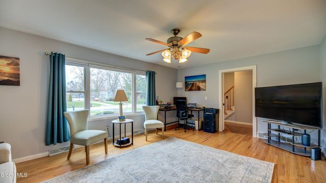 4328 Buckingham Drive, Niskayuna, NY 12304