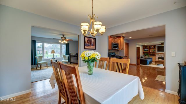 4328 Buckingham Drive, Niskayuna, NY 12304