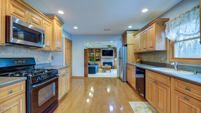 4328 Buckingham Drive, Niskayuna, NY 12304
