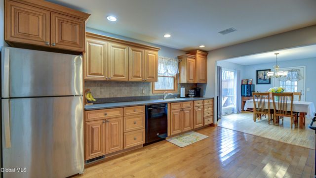 4328 Buckingham Drive, Niskayuna, NY 12304