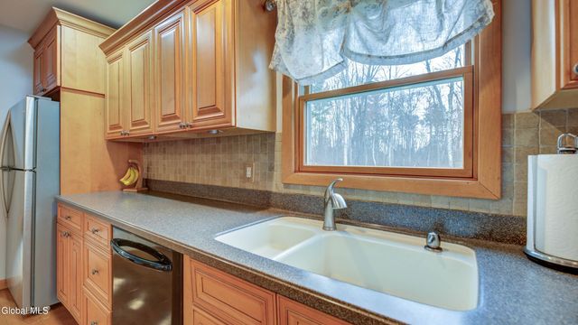 4328 Buckingham Drive, Niskayuna, NY 12304