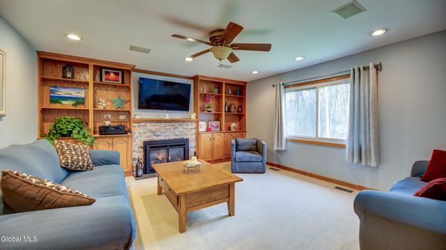 4328 Buckingham Drive, Niskayuna, NY 12304