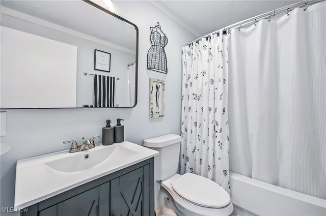 245 North Road, Niles, OH 44446