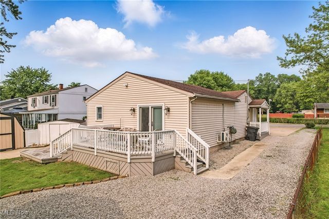 245 North Road, Niles, OH 44446