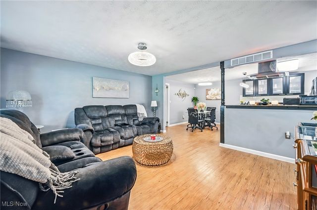 245 North Road, Niles, OH 44446