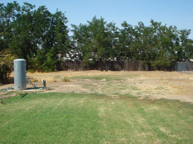 102 E Willamette Avenue, Fresno, CA 93706