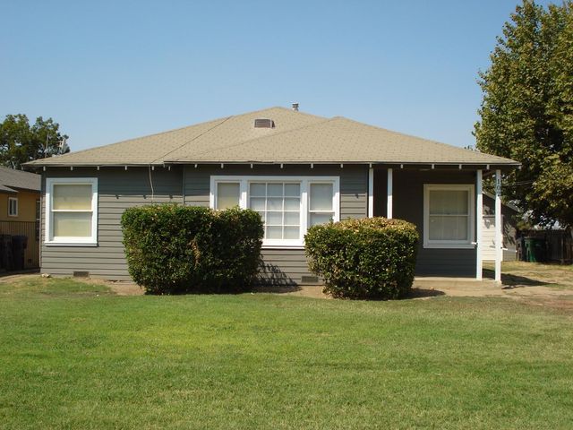 102 E Willamette Avenue, Fresno, CA 93706