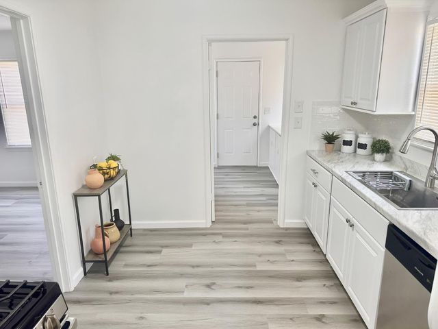 102 E Willamette Avenue, Fresno, CA 93706