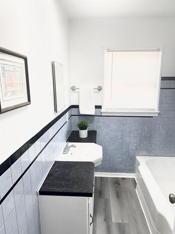 Image 12 of property listing at 102 E Willamette Avenue, Fresno, CA 93706