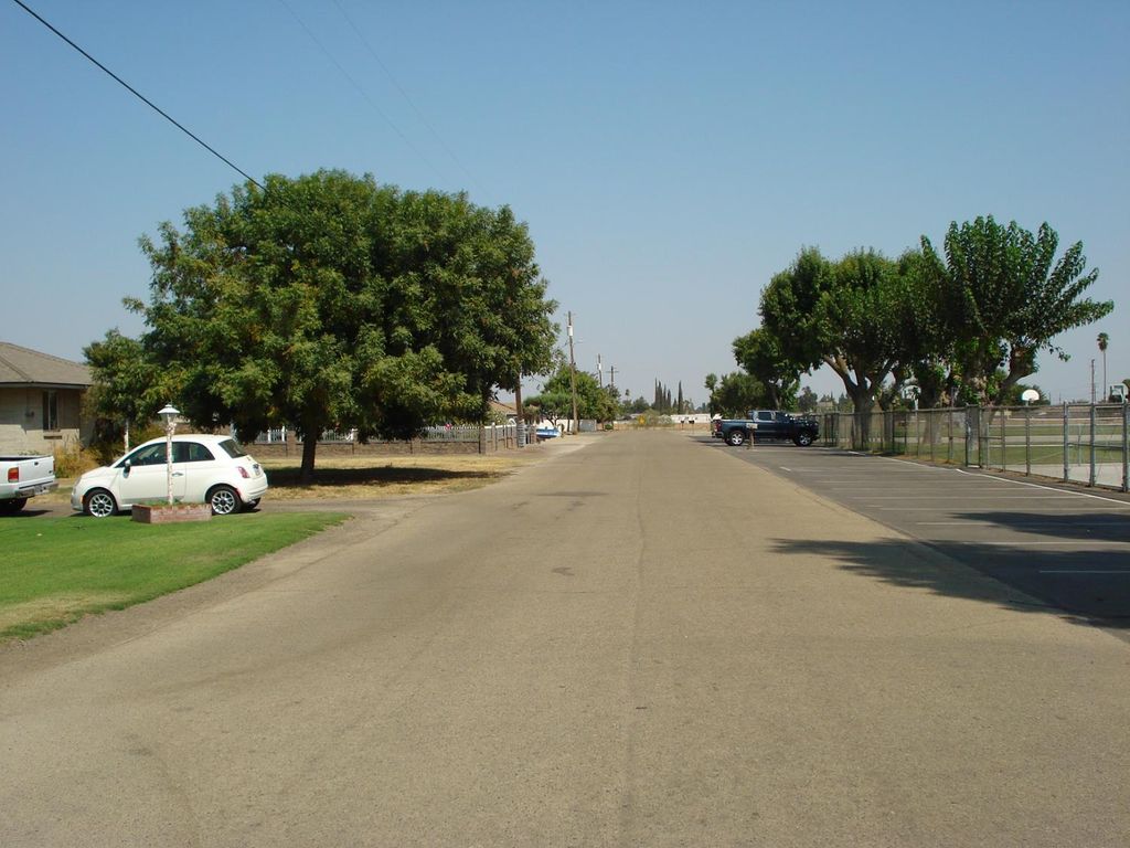 Image 15 of property listing at 102 E Willamette Avenue, Fresno, CA 93706