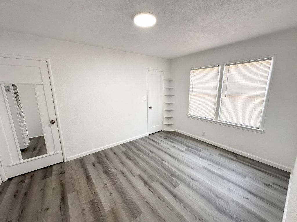 Image 18 of property listing at 102 E Willamette Avenue, Fresno, CA 93706