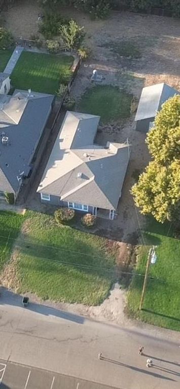 Image 19 of property listing at 102 E Willamette Avenue, Fresno, CA 93706