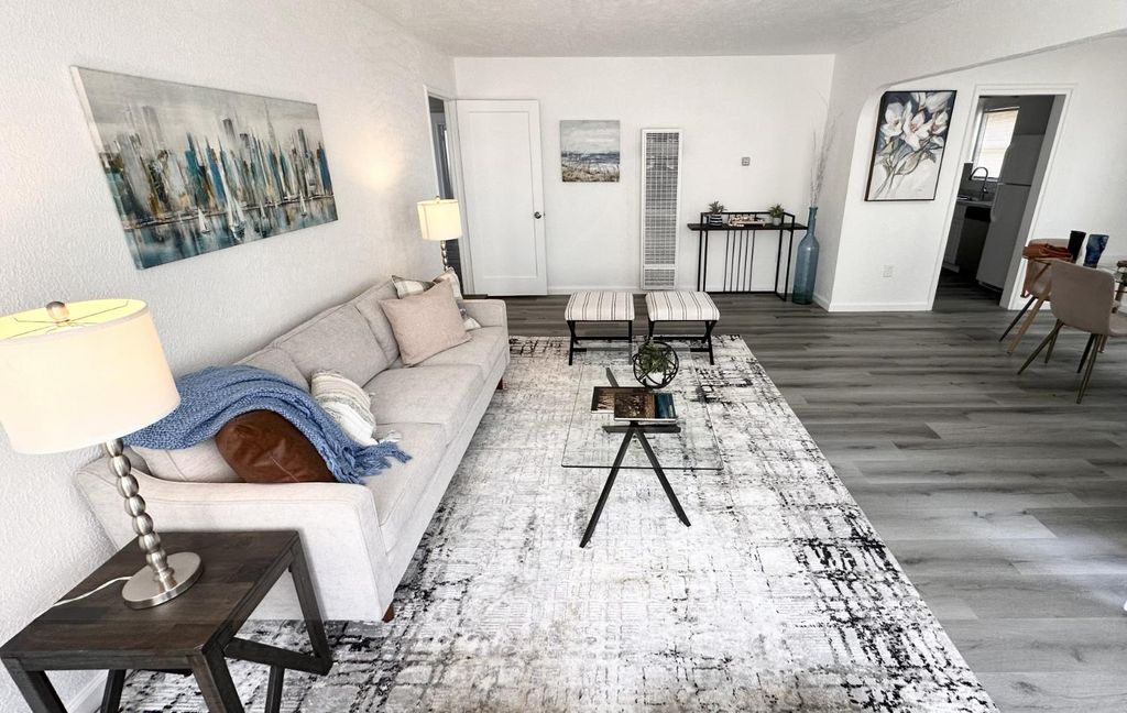 Image 4 of property listing at 102 E Willamette Avenue, Fresno, CA 93706