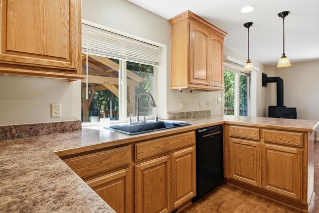 5689 Maywood Dr, Foresthill, CA 95631