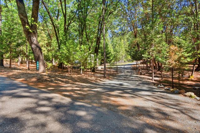 5689 Maywood Dr, Foresthill, CA 95631