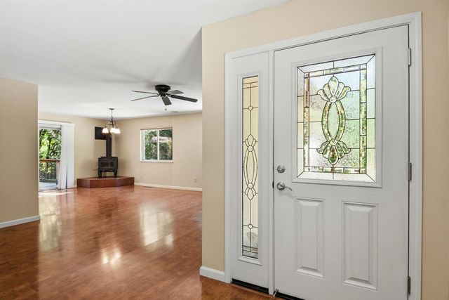 5689 Maywood Dr, Foresthill, CA 95631