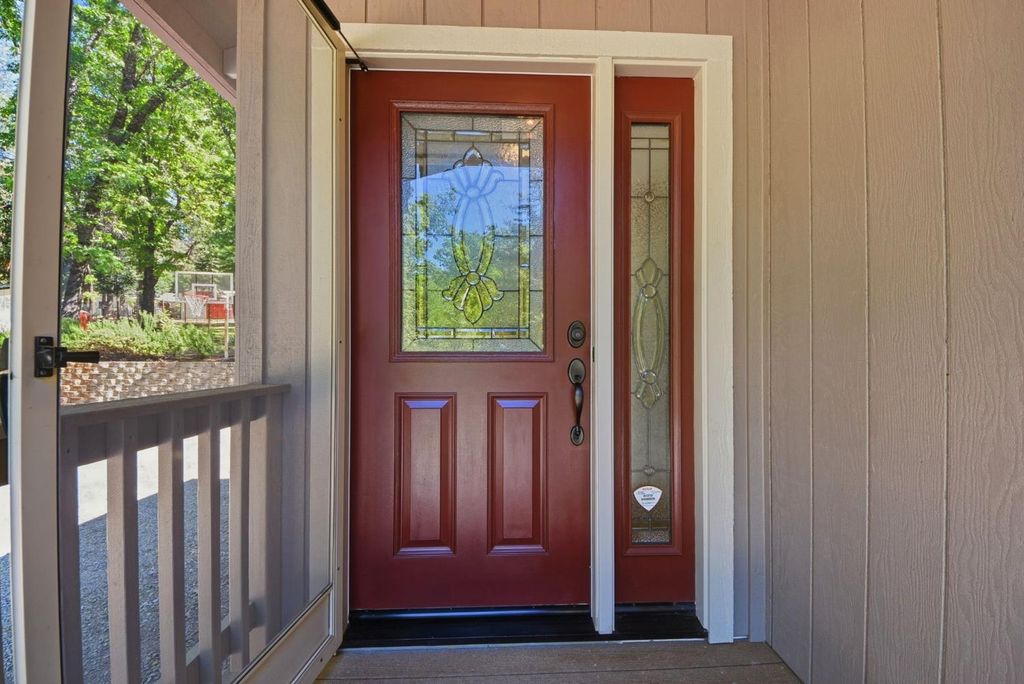 5689 Maywood Dr, Foresthill, CA 95631