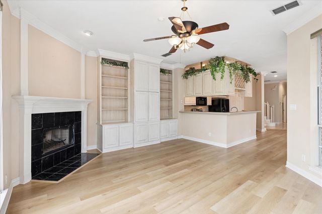 535 Lochngreen Trail, Arlington, TX 76012