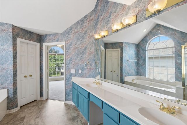 535 Lochngreen Trail, Arlington, TX 76012