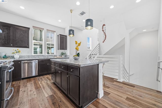 37645 Bay Crest Rd, Newark, CA 94560