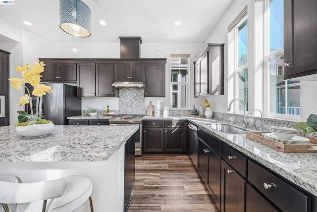 37645 Bay Crest Rd, Newark, CA 94560