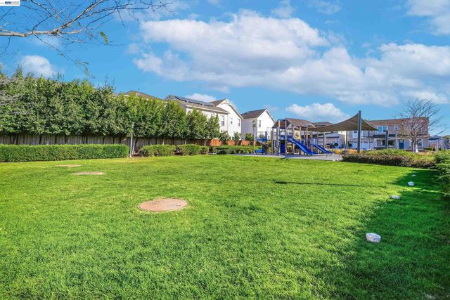 37645 Bay Crest Rd, Newark, CA 94560